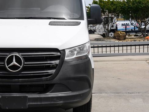 Used 2021 Mercedes-Benz Sprinter 2500 w/ Driver Convenience Package image 40