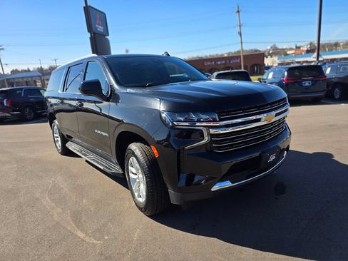 Used 2023 Chevrolet Suburban LT AWD/4WD image 3