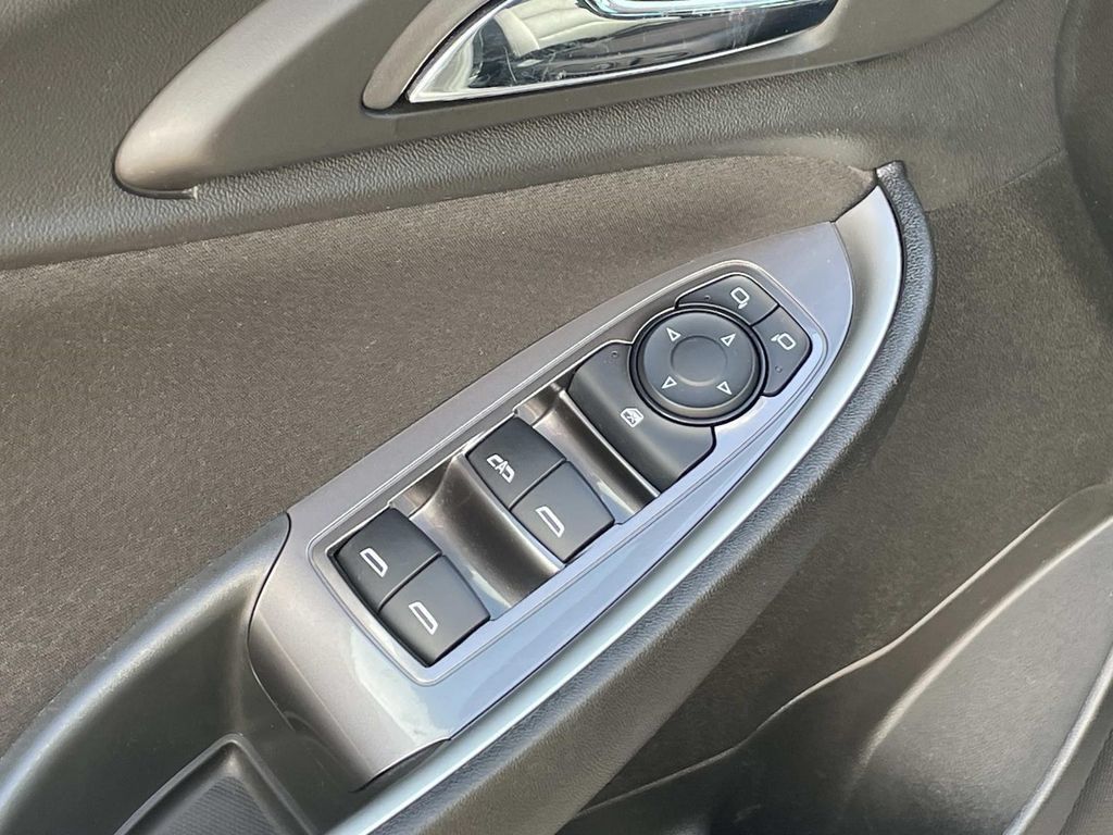 Used 2025 Chevrolet Malibu LT FWD image 16