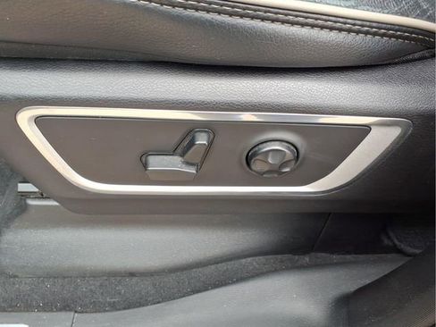 Used 2019 RAM 1500 Laramie AWD/4WD image 15