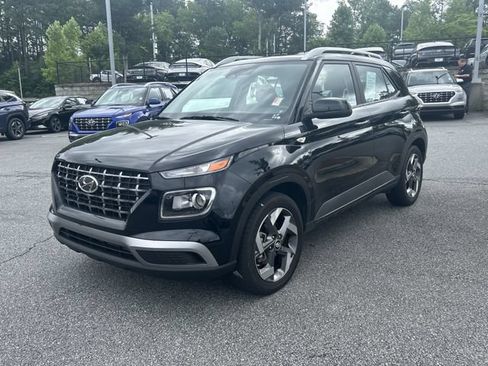 Certified 2025 Hyundai Venue SEL FWD image 3