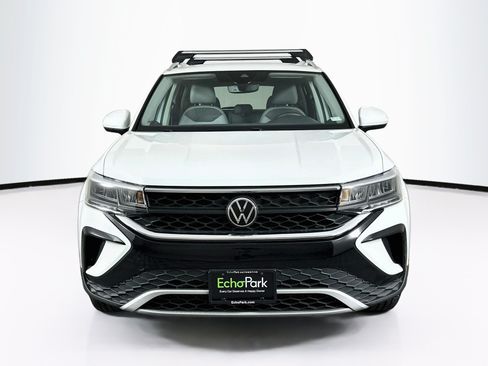 Used 2022 Volkswagen Taos SE AWD/4WD image 2