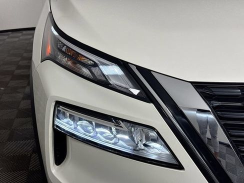 Used 2023 Nissan Rogue SV AWD/4WD image 3