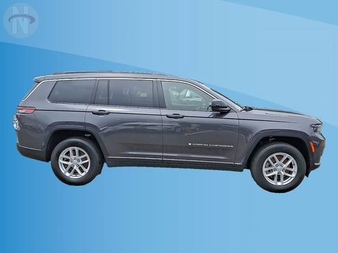 Used 2025 Jeep Grand Cherokee L Laredo AWD/4WD image 16