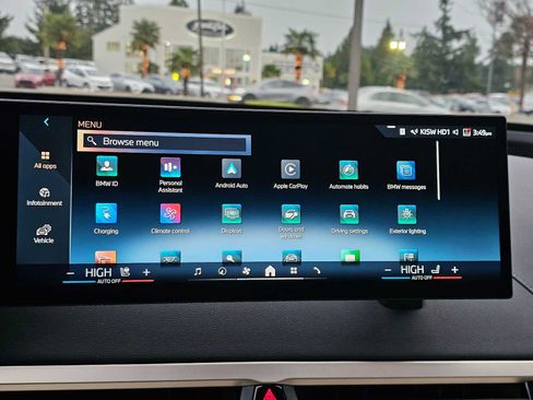 Used 2025 BMW iX xDrive50 image 27