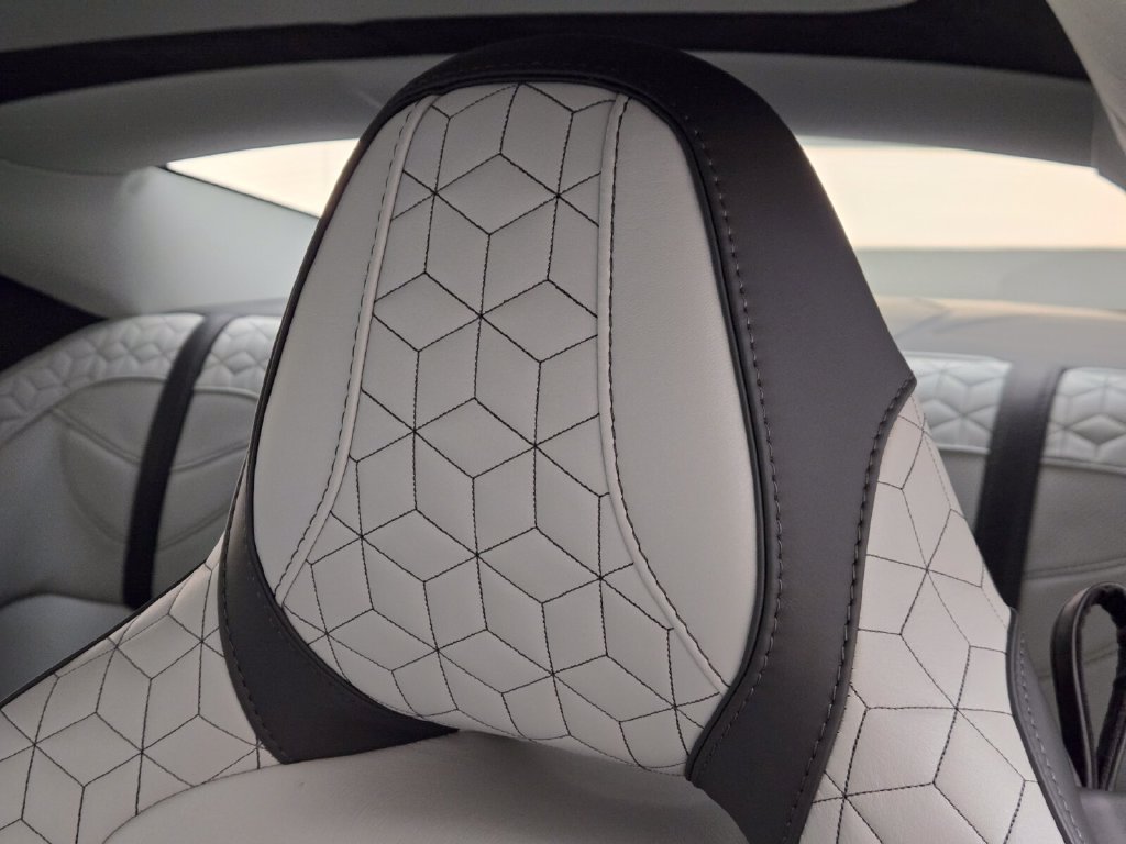 Used 2020 Aston Martin DBS Superleggera RWD image 31