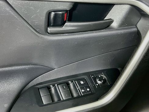 Used 2020 Toyota RAV4 LE FWD image 16