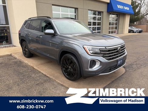 Certified 2025 Volkswagen Atlas SE w/ Panoramic Sunroof Package image 1