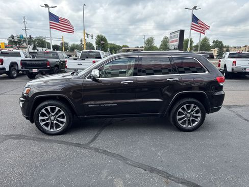 Used 2017 Jeep Grand Cherokee Overland w/ Jeep Active Safety Group image 4