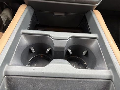 Used 2025 Land Rover Defender 110 X-Dynamic SE image 39