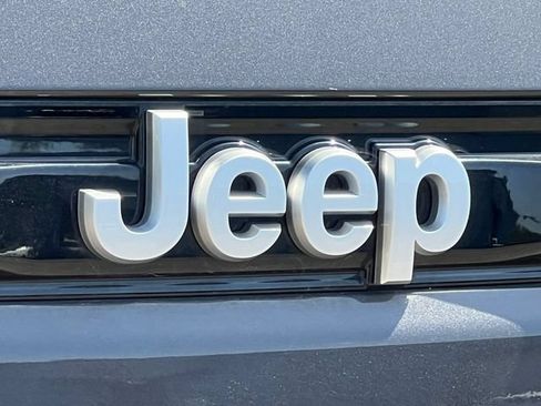 Used 2025 Jeep Grand Cherokee Laredo X w/ Luxury Tech Group I AWD/4WD image 14