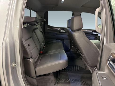 Used 2025 Chevrolet Silverado 1500 LT Trail Boss w/ Convenience Package II AWD/4WD image 31