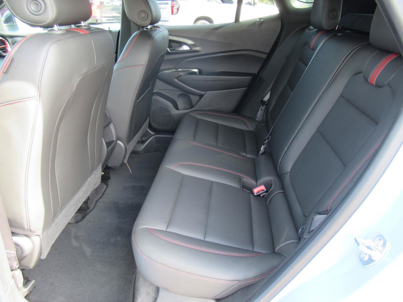Used 2024 Chevrolet Trax RS w/ Sunroof Package FWD image 38