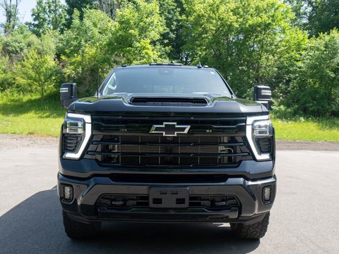 Used 2024 Chevrolet Silverado 2500 LTZ w/ LTZ Plus Package AWD/4WD image 2