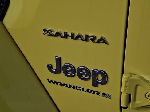 Used 2023 Jeep Wrangler Unlimited Sahara w/ Cold Weather Group AWD/4WD image 33