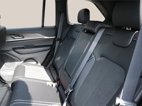 New 2026 Jeep Grand Cherokee Laredo image 16