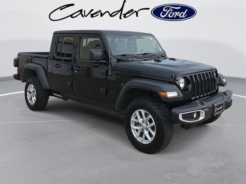 Used 2023 Jeep Gladiator Sport image 3