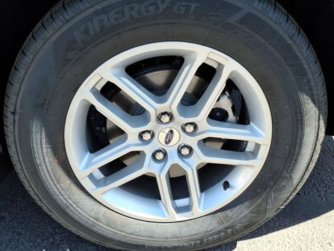 New 2026 Ford Explorer Active RWD image 5