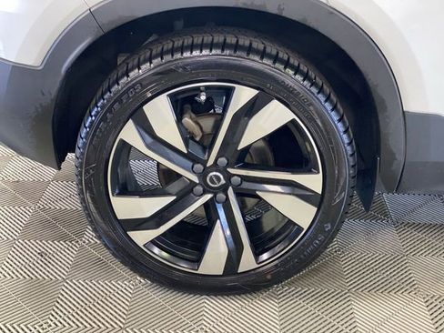 Used 2023 Volvo XC40 B5 Plus AWD/4WD image 39