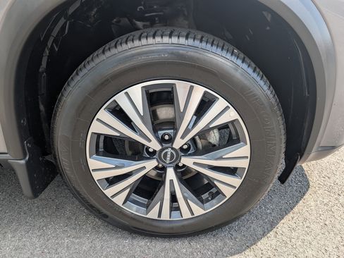 Used 2023 Nissan Rogue SV image 9