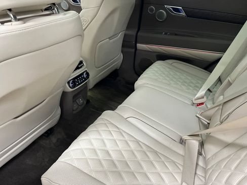 Used 2023 Genesis GV80 3.5T image 4