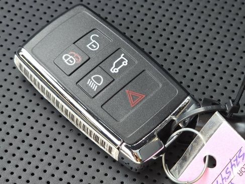 Used 2025 Land Rover Defender 110 X-Dynamic SE image 46