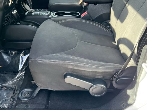 Used 2016 Jeep Wrangler Unlimited Sahara w/ Connectivity Group image 29