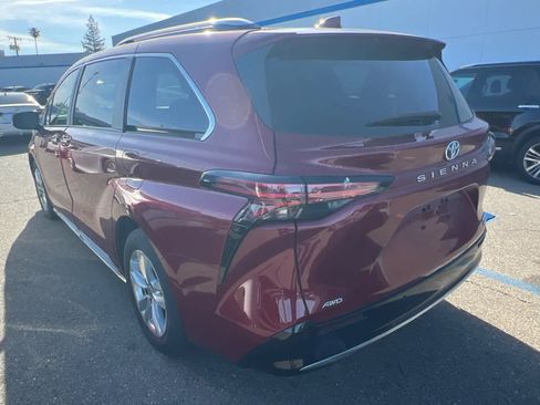 Used 2024 Toyota Sienna Limited AWD/4WD image 6