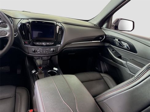 Certified 2023 Chevrolet Traverse RS image 18