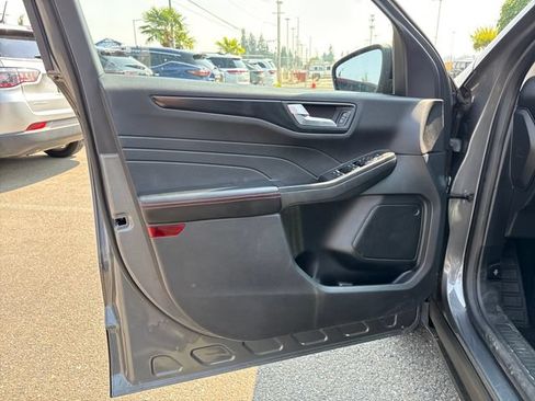 Used 2022 Ford Escape SEL w/ SEL Stealth AWD Package image 17