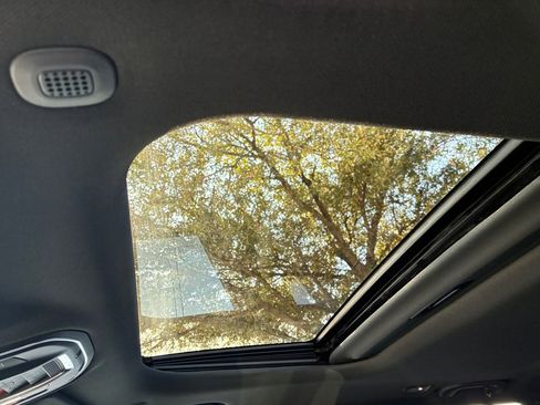 New 2026 Jeep Grand Cherokee L Laredo image 7