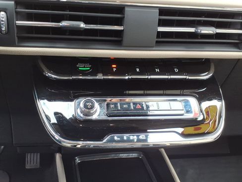 Used 2026 Lincoln Corsair Premiere w/ Rear Removable Package Tray image 20