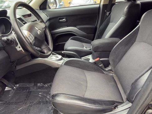 Used 2013 Mitsubishi Outlander SE image 31