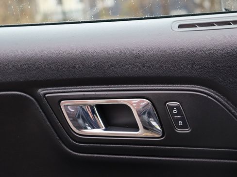 Used 2015 Ford Mustang Premium image 19