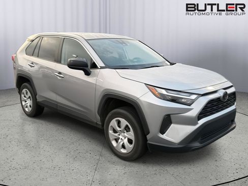 Used 2023 Toyota RAV4 LE FWD image 5