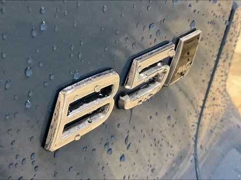Certified 2024 Volvo XC40 B5 Plus AWD/4WD image 24