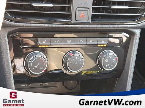 Certified 2023 Volkswagen Taos SE w/ Panoramic Sunroof Package image 16