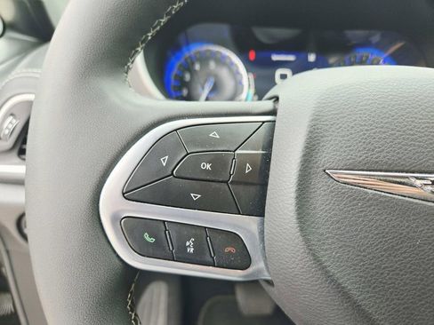 Used 2025 Chrysler Pacifica Select FWD image 20