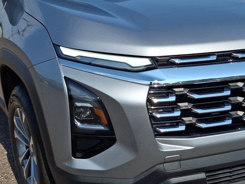 Used 2026 Chevrolet Equinox LT w/ Convenience Package II FWD image 9