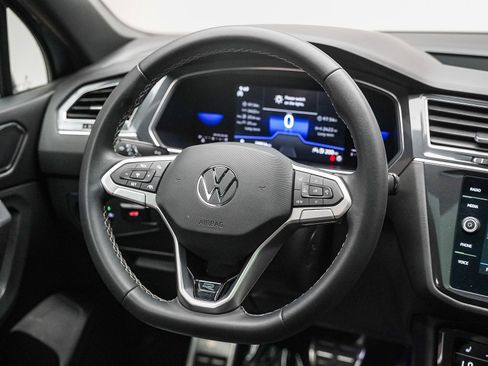Used 2023 Volkswagen Tiguan SE R-Line FWD image 16