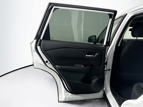 Used 2025 Nissan Rogue SV image 25