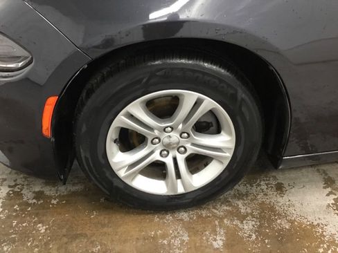 Used 2019 Dodge Charger SXT image 4