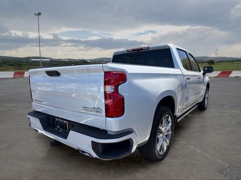Used 2025 Chevrolet Silverado 1500 High Country AWD/4WD image 2