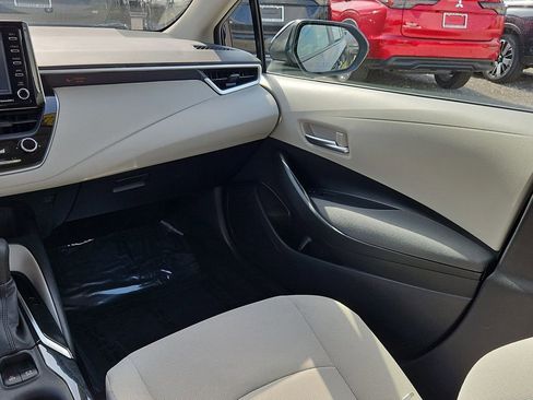 Used 2021 Toyota Corolla LE w/ LE Convenience Package image 11