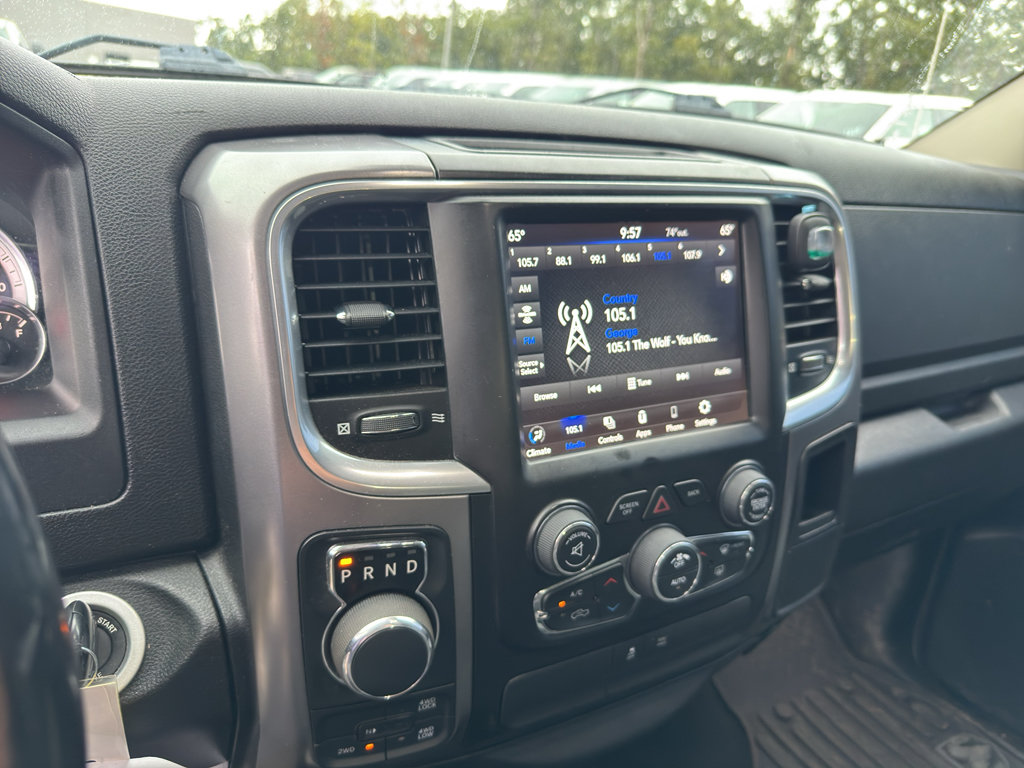 Used 2021 RAM 1500 Classic SLT w/ Luxury Group AWD/4WD image 15