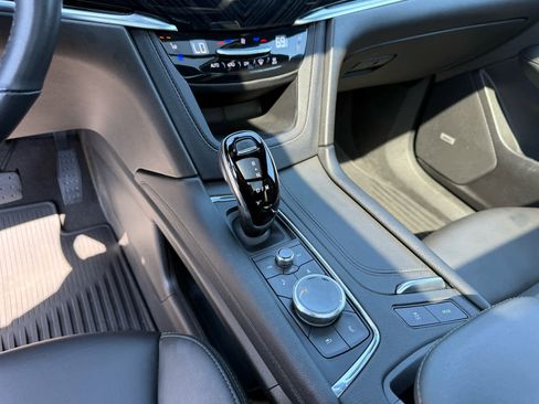 Used 2024 Cadillac XT6 Premium Luxury FWD image 19