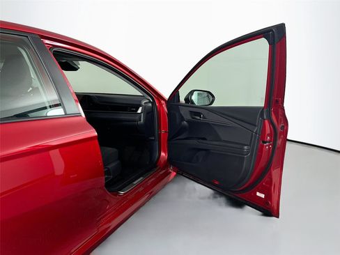 Used 2025 Toyota Camry LE image 27