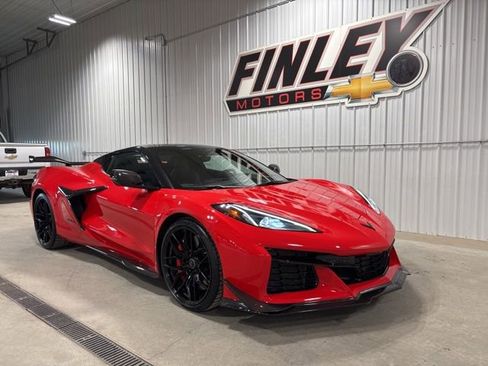 Used 2023 Chevrolet Corvette Z06 w/ Z07 Performance Package RWD image 4