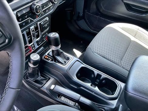 Used 2025 Jeep Wrangler Unlimited Rubicon 4xe w/ Safety Group AWD/4WD image 18