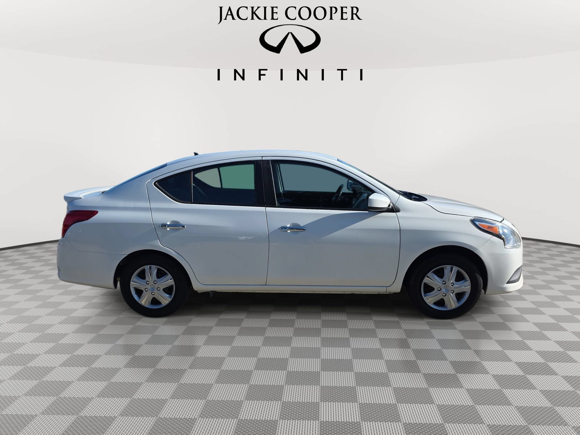 Used 2019 Nissan Versa SV FWD image 4